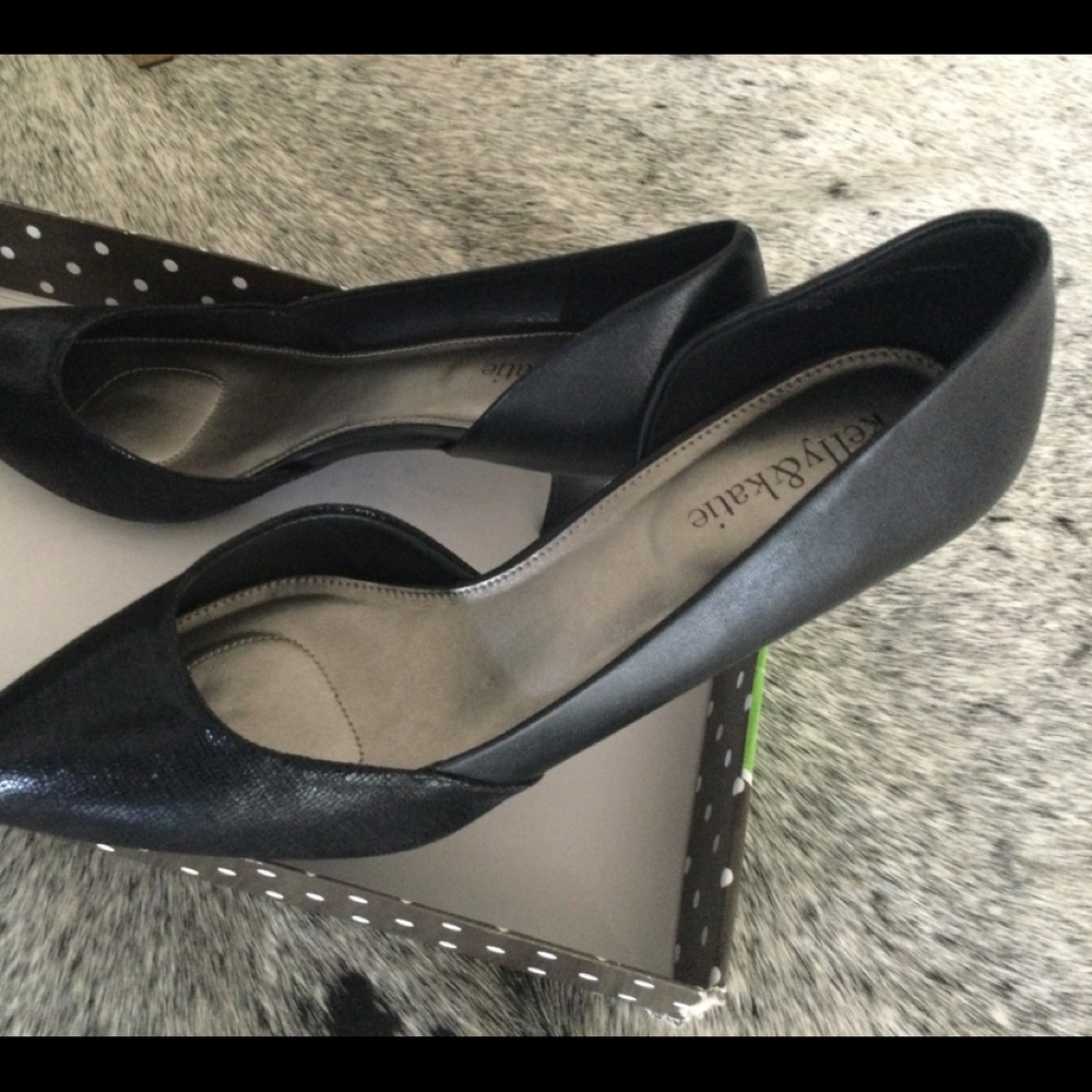 Cute Black Kelly and Katie Pump - Picture 2 of 8